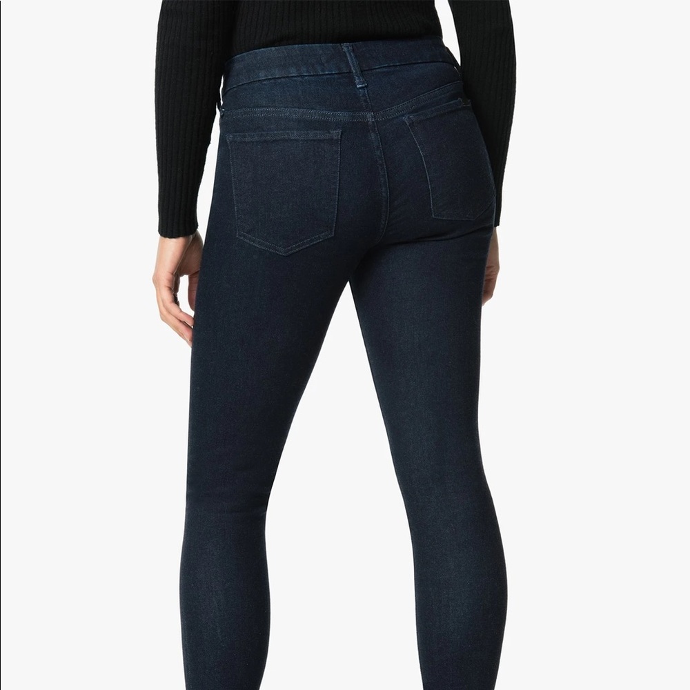JOE’S Jeans. Mid rise. Icon skinny Jean. Size 26